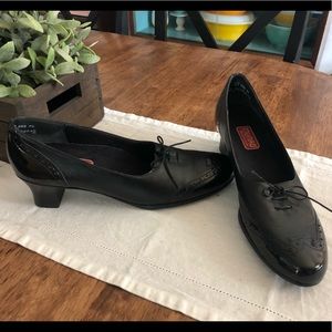 Vintage Style 20s 30s Black Patent Heels size 9